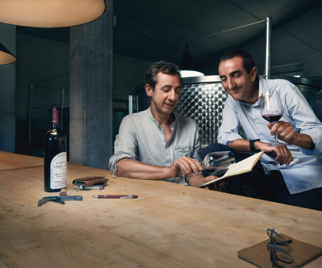 Portrait of Davide and Alessandro Neri, owners of Monticello vineyard. Advertising image for Monticello 2017 / 2018 wine catalogue. Portrait photography by David Umberto Zappa - portrait, commercial and advertising photographer. Ritratto di Davide ed Alessandro Neri proprietari dell'azienda Agricola Il Monticello. Immagine per il catalogo vini 2017 / 2018 scattata dal fotografo commerciale, pubblicitario, ritrattista ed editoriale David Umberto Zappa