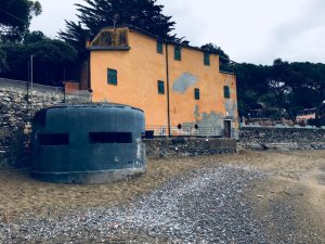 Baia di Fiascherino - Bunker seconda Guerra Mondiale. Lord Byron visse nei pressi di questa spiaggia- Location Scouting Italia - duzimage