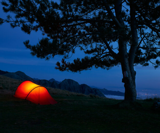 Fotografia tenda dopo il tramonto presso Campocecina - Massa Carrara, realizzato per Polygiene, trattamento attrezzatura sportiva - duzimage di David Umberto Zappa, fotografo in Provincia di La Spezia