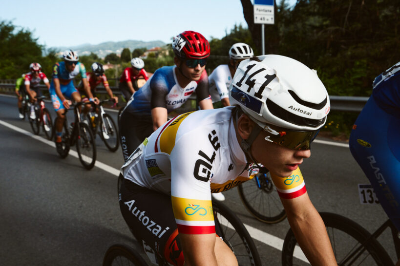 48 Giro della Lunigiana - ciclista scattato dalla moto di Cesare Bugliani durante la tappa di Fivizzano-Luni. Fotografo duzimage, fotografo commerciale Provincia di La Spezia. Fotografo ufficiale Giro della Lunigiana