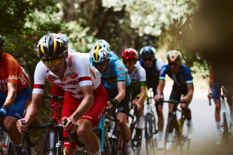 48 Giro della Lunigiana - ciclista scattato dalla moto di Cesare Bugliani durante la tappa di Fivizzano-Luni. Fotografo duzimage, fotografo commerciale Provincia di La Spezia. Fotografo ufficiale Giro della Lunigiana