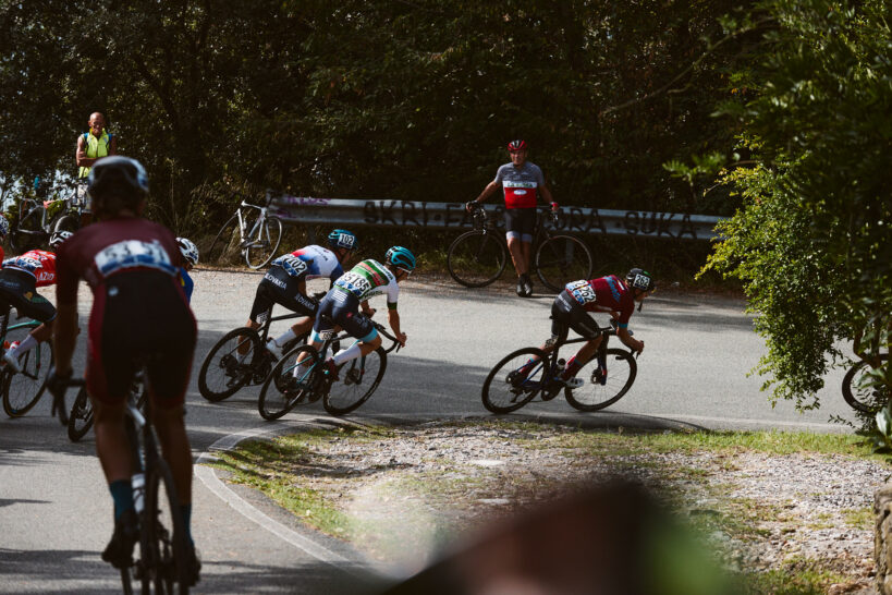 48 Giro della Lunigiana - ciclista scattato dalla moto di Cesare Bugliani durante la tappa di Fivizzano-Luni. Fotografo duzimage, fotografo commerciale Provincia di La Spezia. Fotografo ufficiale Giro della Lunigiana