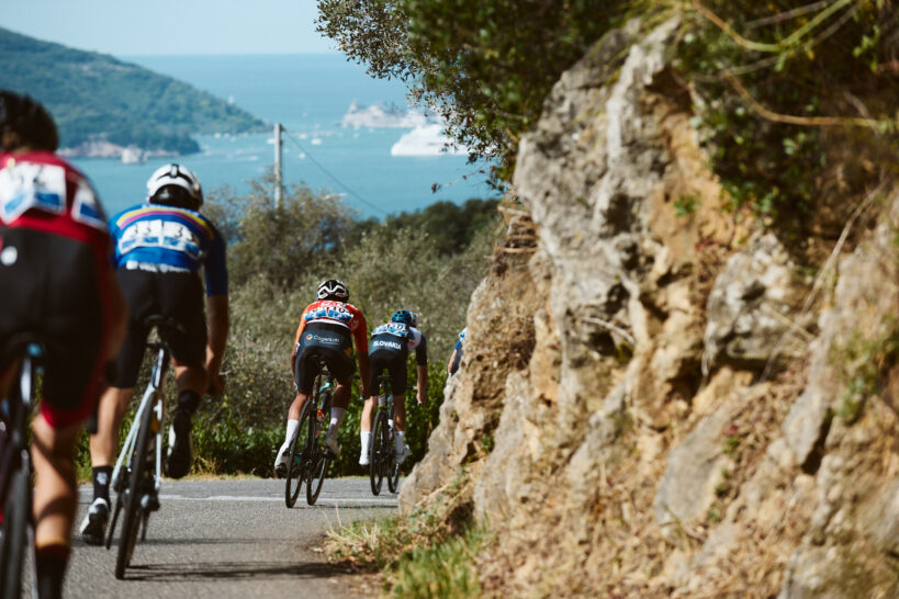 48 Giro della Lunigiana - ciclista scattato dalla moto di Cesare Bugliani durante la tappa di Fivizzano-Luni. Fotografo duzimage, fotografo commerciale Provincia di La Spezia. Fotografo ufficiale Giro della Lunigiana